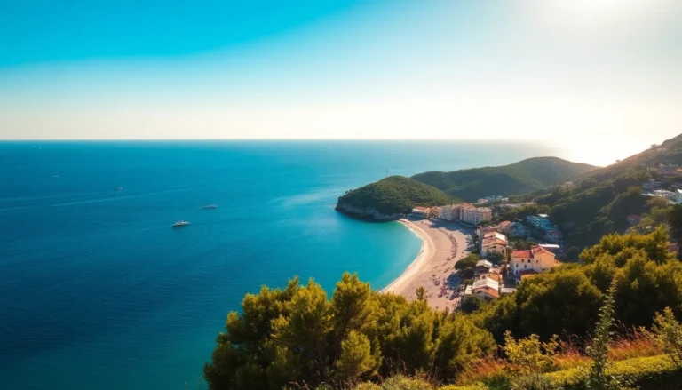 Vista realistica delle spiagge dei Maronti e di Citara a Ischia in una giornata estiva